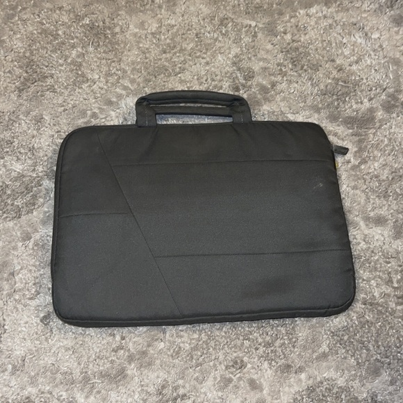 Case logic 14” lab top case - Picture 3 of 5